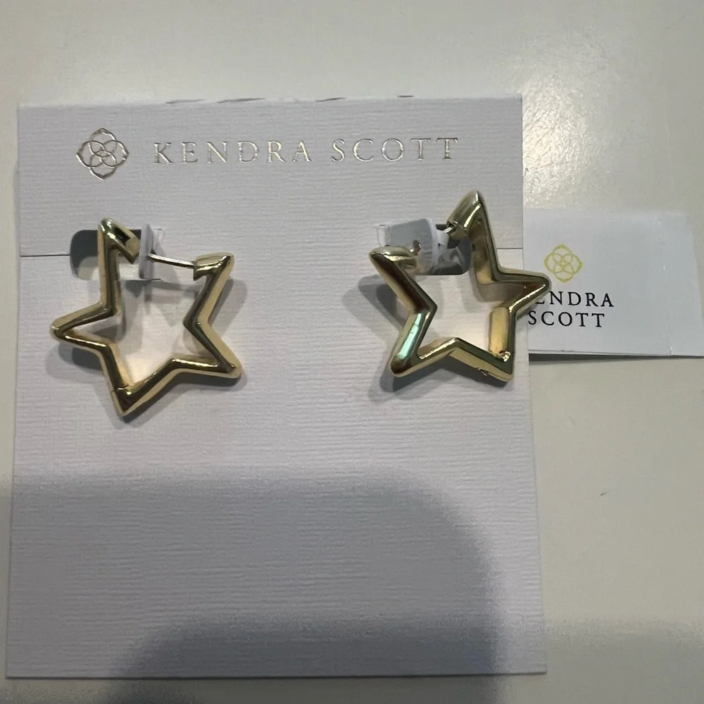 NWT-Kendra Scott Star Huggie Earrings in Gold - Picture 9 of 10